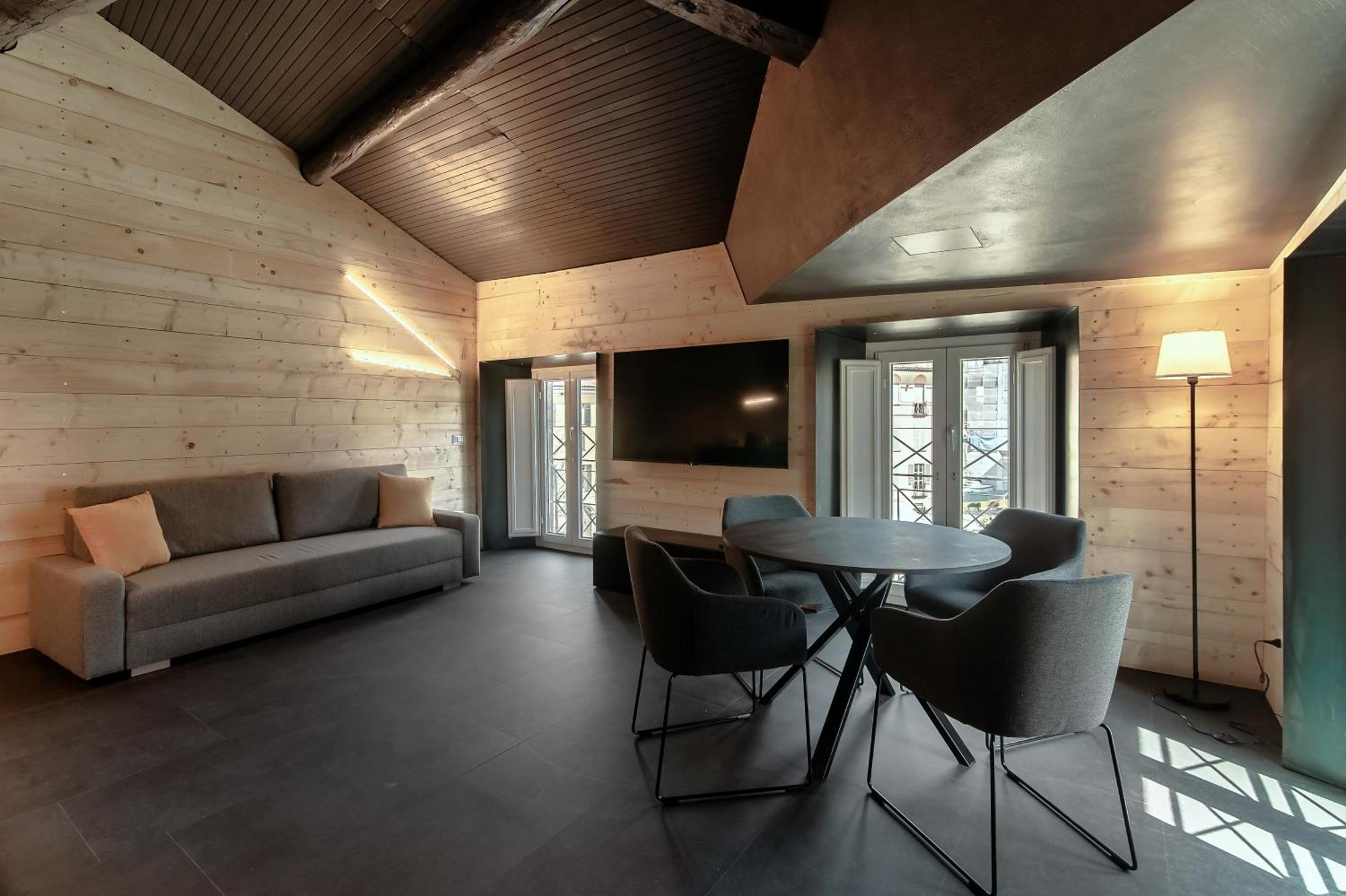 Fitzgerald Building - The House Of Travelers Apartment โกโม ภายนอก รูปภาพ