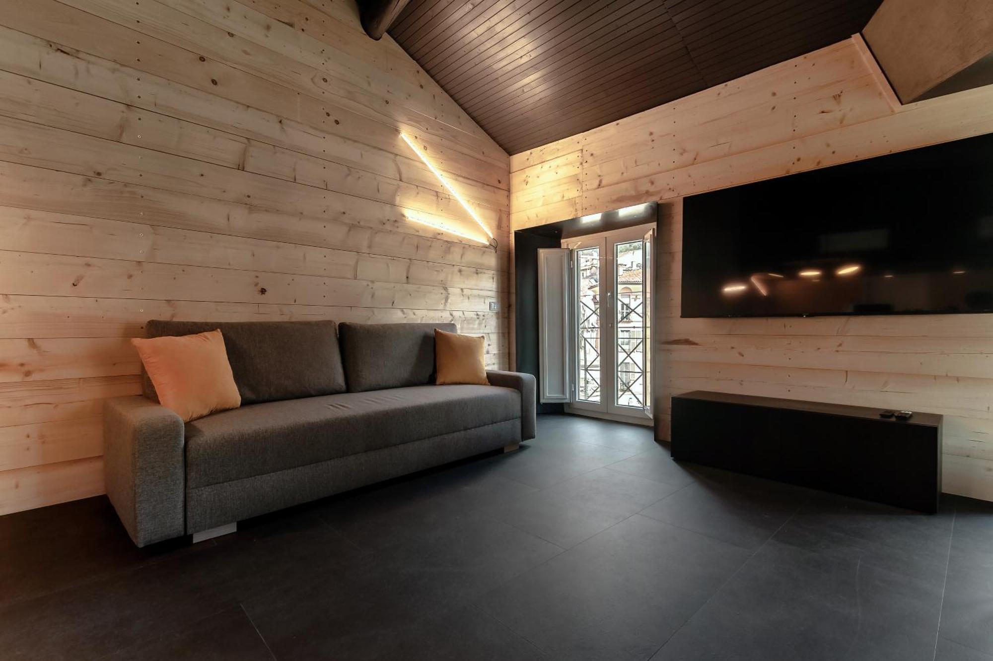 Fitzgerald Building - The House Of Travelers Apartment โกโม ห้อง รูปภาพ