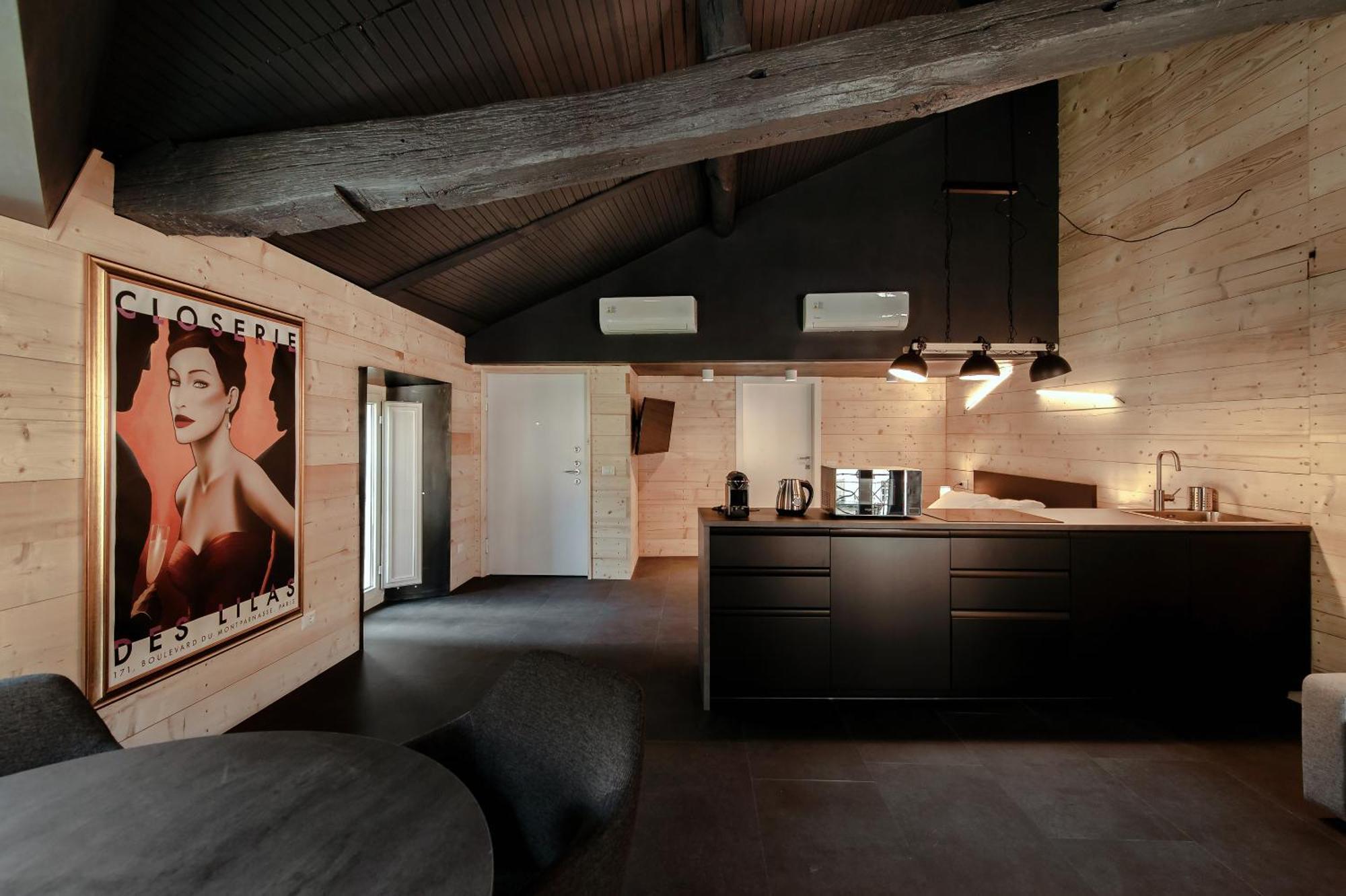 Fitzgerald Building - The House Of Travelers Apartment โกโม ภายนอก รูปภาพ